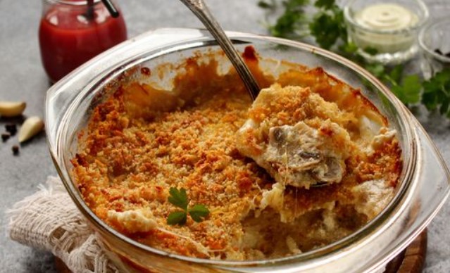 Mushrooms Baked in Sour Cream Sauce