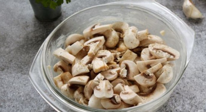 Mushrooms Baked in Sour Cream Sauce step 3