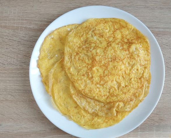 Omelet Stuffed with Cottage Cheese and Cheese step 3