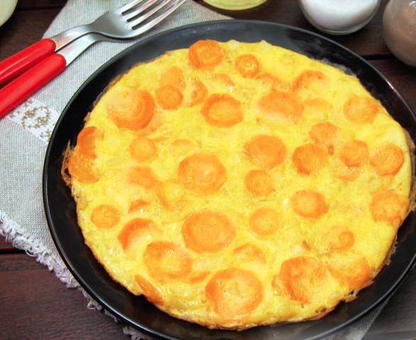 Omelet with Carrots and Onions