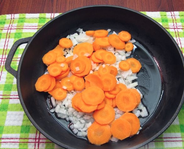 Omelet with Carrots and Onions step 1