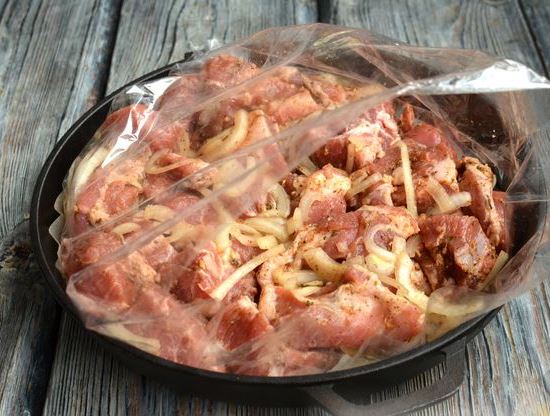 Pork Kebab Baked with Onions (in the Sleeve) step 10