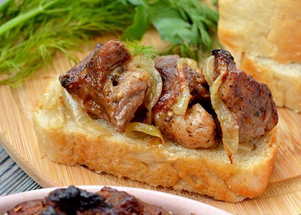 Pork Kebab Baked with Onions (in the Sleeve)