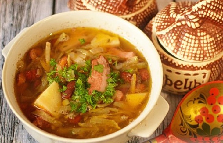 Rassolnik with Beans and Bacon