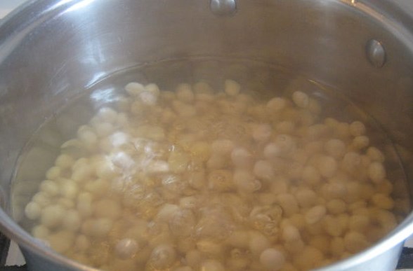 Red Borsch with Dumplings and Beans step 1