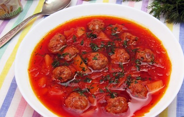 Red Borsch with Meatballs