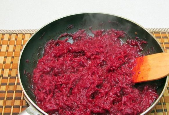 Red Borsch with Meatballs step 8