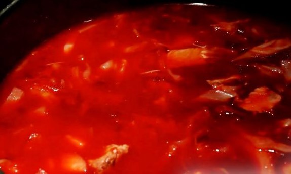 Red Borsch with Pork