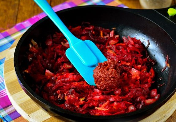 Red Borsch with Sprat in Tomato Sauce step 5