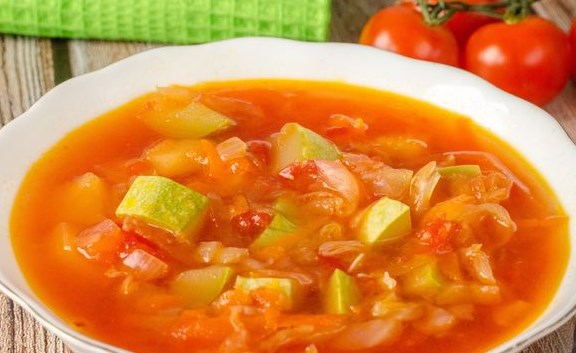 Red Borsch with Zucchini