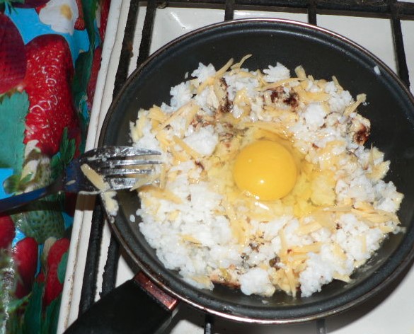 Rice Eggs with Cheese and Chicken Fillet Pieces step 4