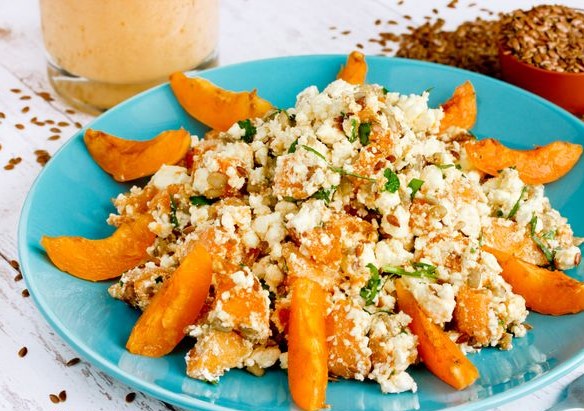 Salad with Cottage Cheese, Apricots, Flax and Sunflower Seeds