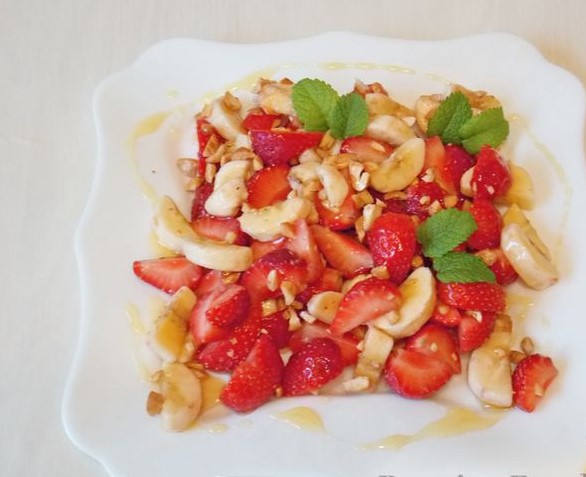 Fruit Salad with Strawberries, Banana and Nuts step 6