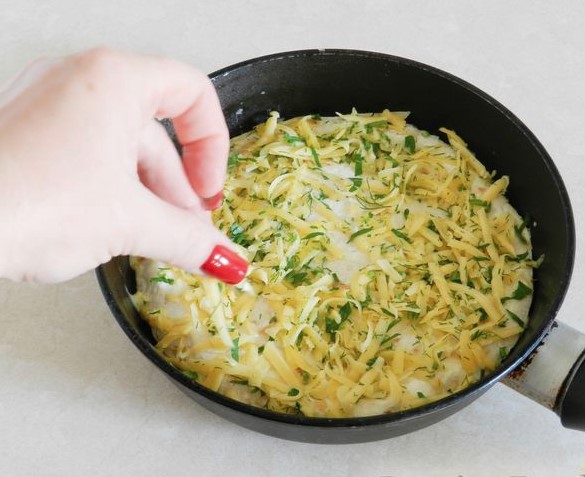 Scrambled Eggs in Pita Bread, with Cheese and Herbs step 5