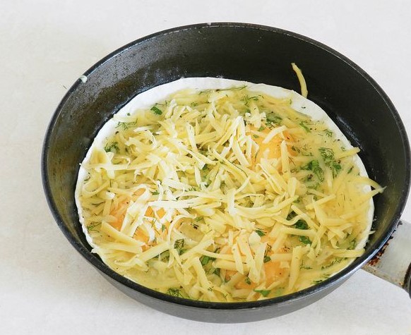 Scrambled Eggs in Pita Bread, with Cheese and Herbs step 3