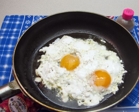 Scrambled Eggs with Cottage Cheese and Sour Cream step 4