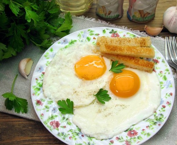 Scrambled Eggs with Garlic Croutons