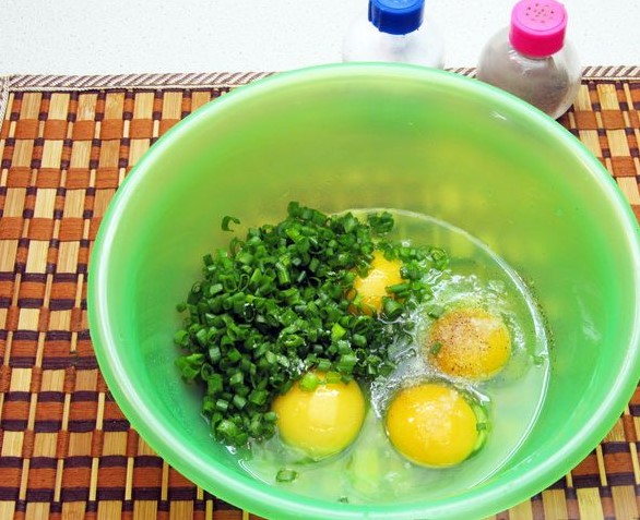 Scrambled Eggs with Green Onions step 1