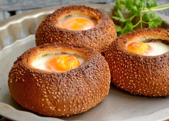 Scrambled Eggs with Ham in Buns (in the Oven)