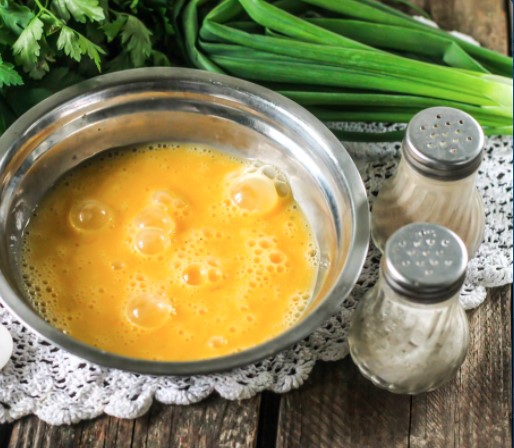 Scrambled Eggs with Herbs step 1