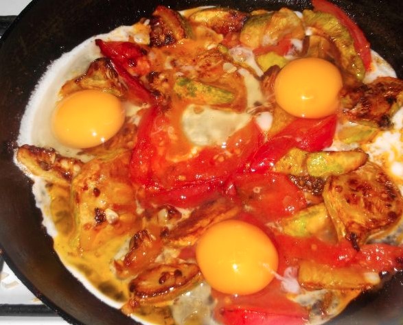Scrambled Eggs with Squash and Tomatoes step 3