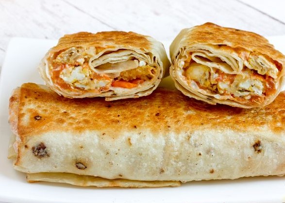 Scrambled Eggs with Tomatoes and Onions in Pita Bread (in a Pan)