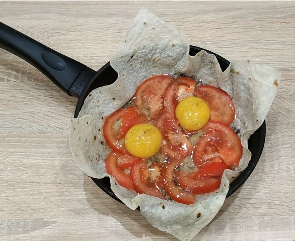 Scrambled Eggs with Tomato and Cheese in Pita Bread step 1