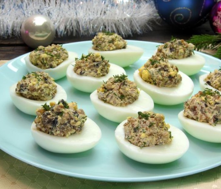 Stuffed Eggs with Buckwheat and Mushroom Filling