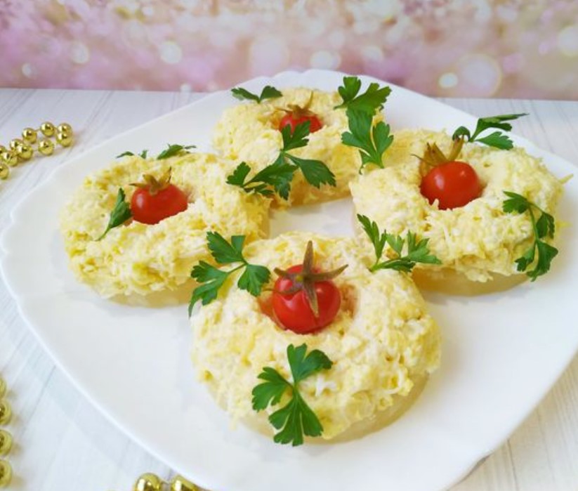 Cheese Snack on Pineapple Rings