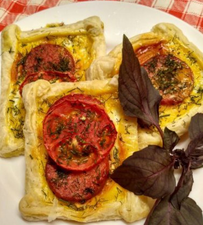 Puffs with Sausage and Tomatoes