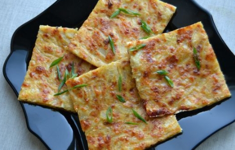 Lavash Snack Cake with Onions and Cheese