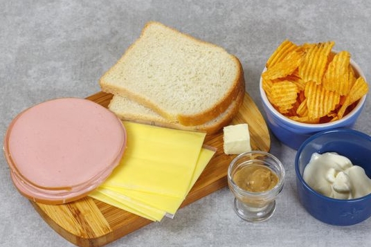 Fried Sausage and Chips Sandwich step 1