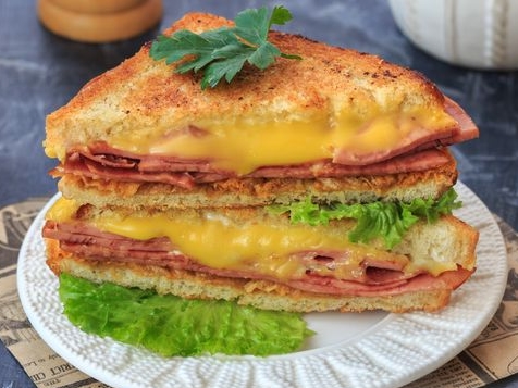 Fried Sausage and Chips Sandwich