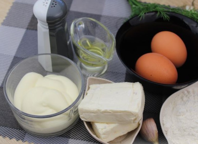 Omelette Rolls with Melted Cheese and Herbs step 1