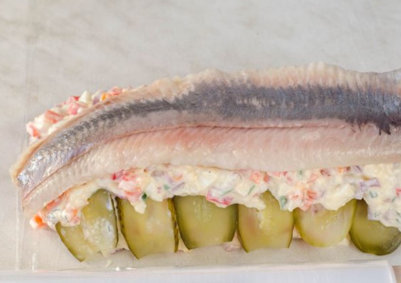 Herring Appetizer with Sour Cream, Sweet Pepper, Pickled Cucumber and Carrots step 18