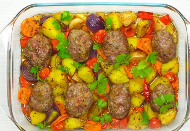 Oven Baked Meat Patties with Vegetables