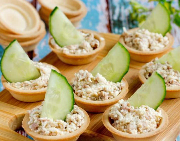 Tartlets with Cod Liver and Melted Cheese