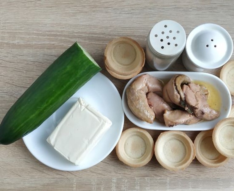 Tartlets with Cod Liver and Melted Cheese step 1