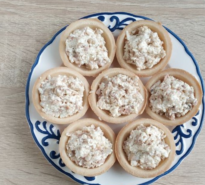 Tartlets with Cod Liver and Melted Cheese step 5