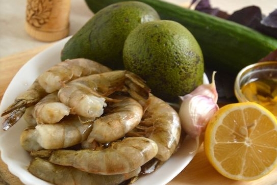 Shrimp, Avocado and Cucumber Salad step 1