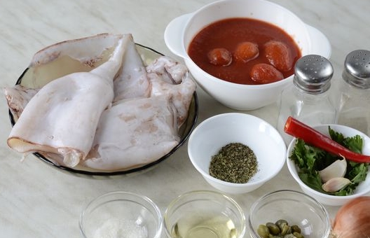 Squid in Tomato Sauce step 1