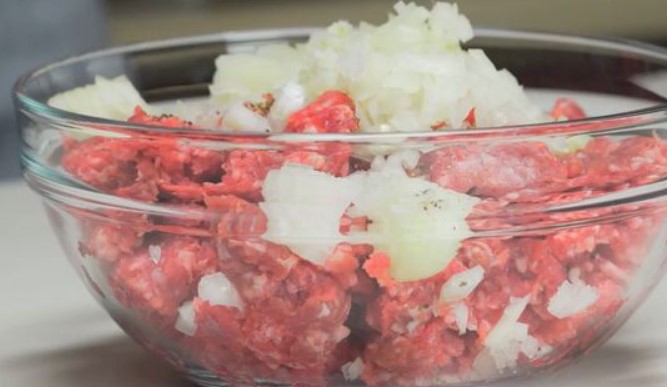 Oven Baked Meat Patties with Vegetables step 1