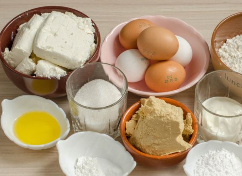 Sponge Cake Roll with Curd-Sour Cream and Halva step 1