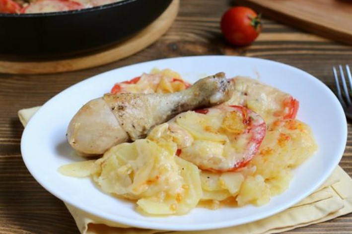 Stewed Chicken Legs with Potatoes, Tomatoes and Cheese