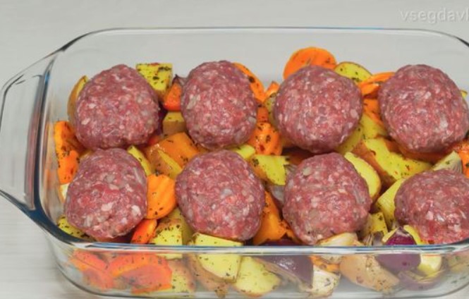 Oven Baked Meat Patties with Vegetables step 11