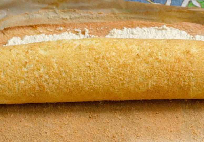 Sponge Cake Roll with Curd-Sour Cream and Halva step 22