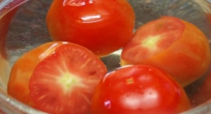Egg in a Tomato, French step 1