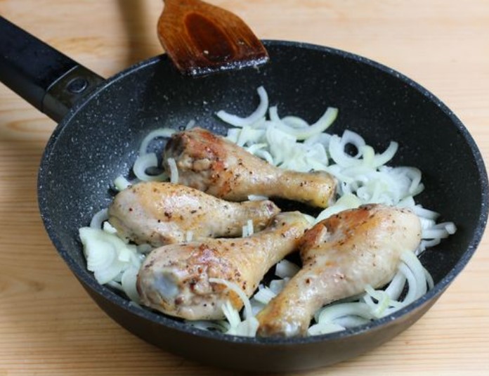 Stewed Chicken Legs with Potatoes, Tomatoes and Cheese step 6
