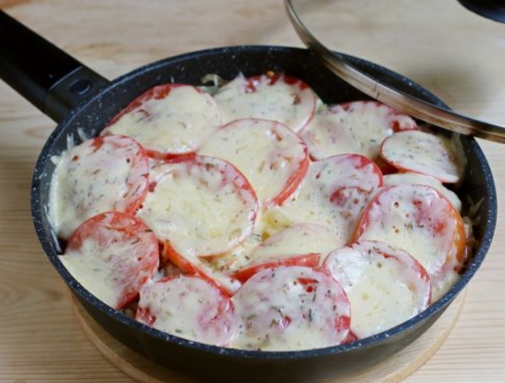 Stewed Chicken Legs with Potatoes, Tomatoes and Cheese step 11