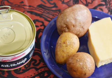 Tasty Potato Casserole with Canned Squid and Cheese step 1